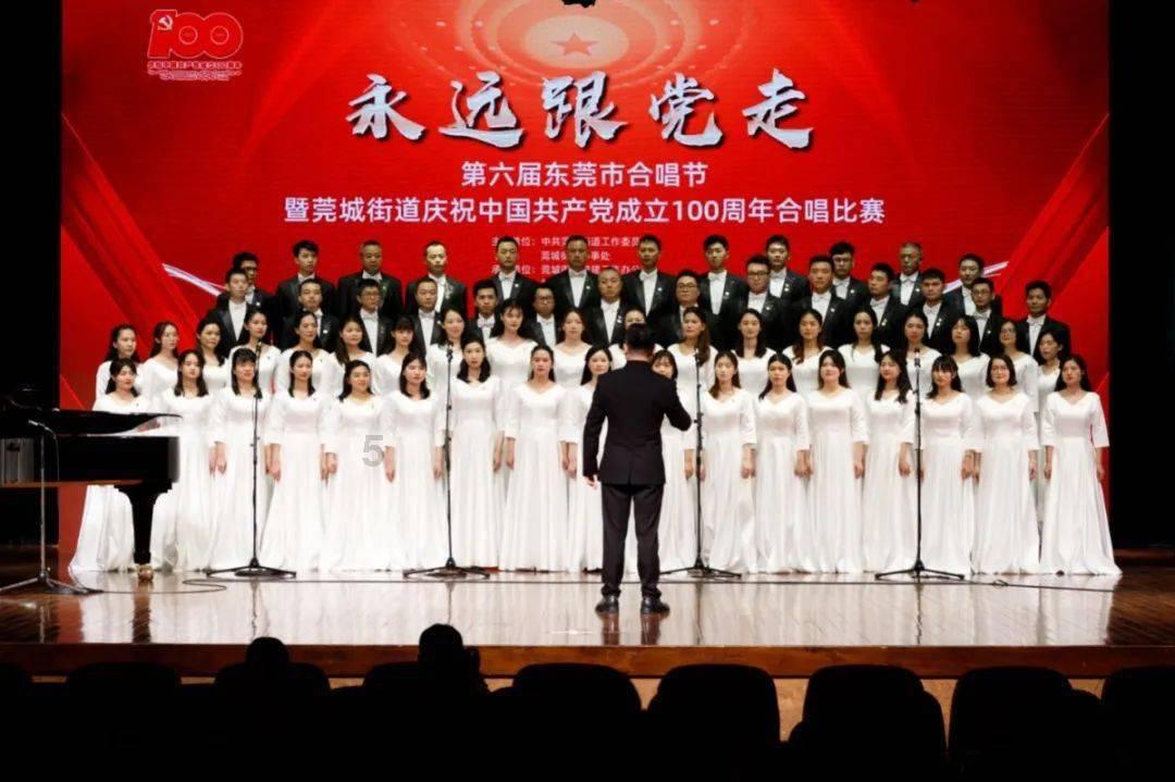 一夜之间20余辆车被划花 小区业主气恼斥物业失职